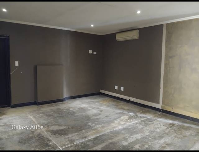 57M² BUSINESS TO LET IN BRYANSTON